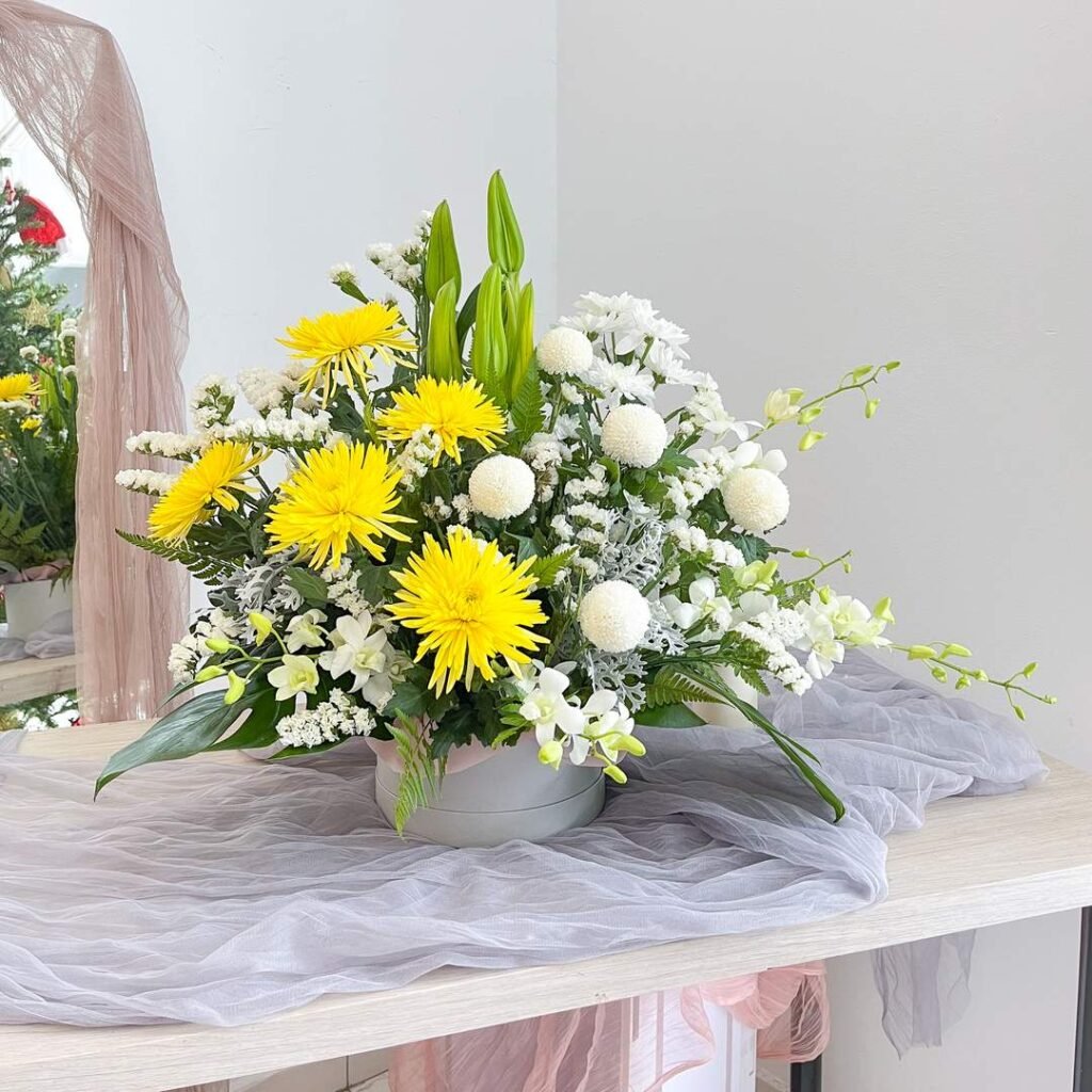 Sympathy Flower Condolences Table Flower 01 SAME DAY FLOWER DELIVER